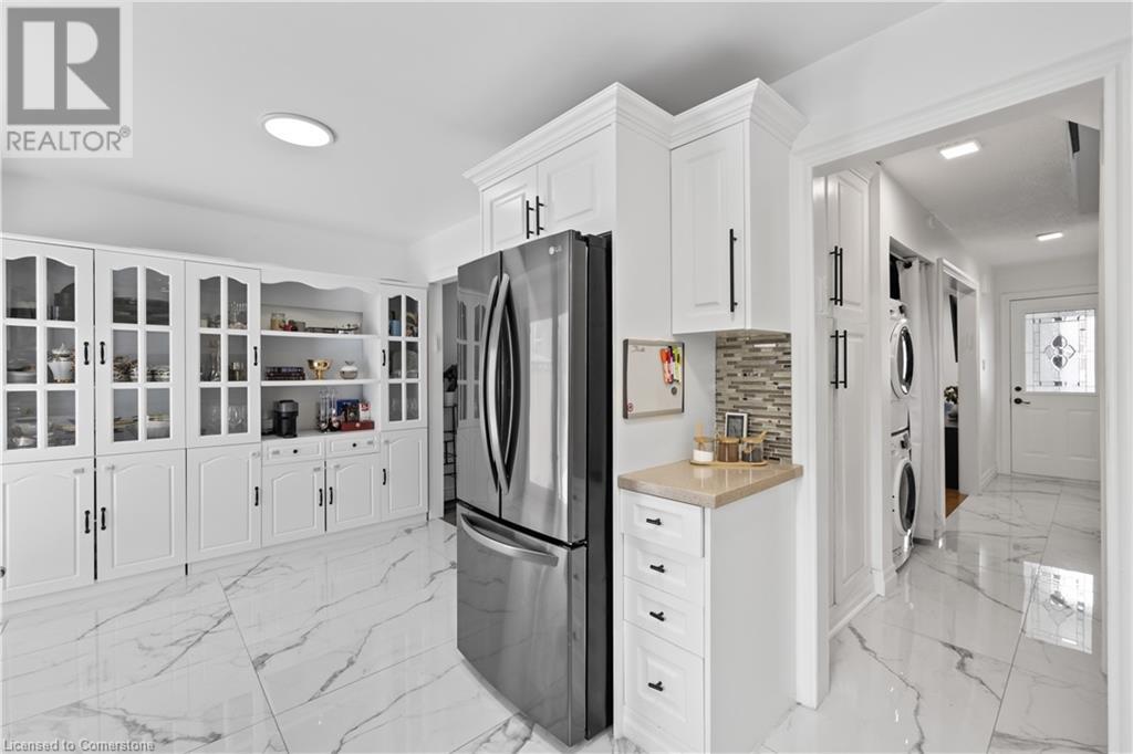 Property at 14 LAUREL VALLEY Court image 4
