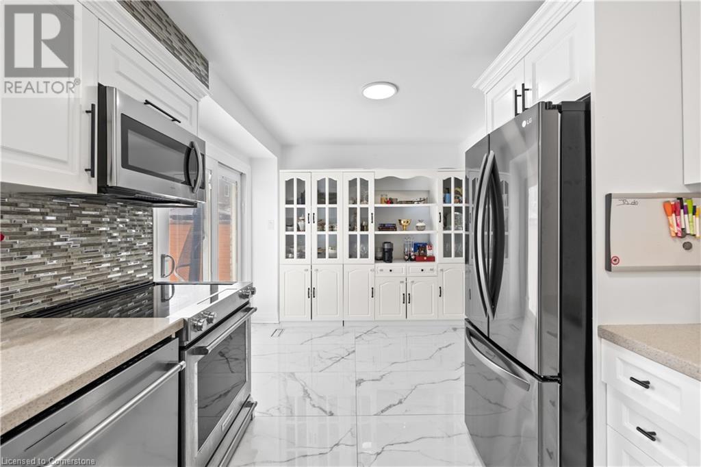 Property at 14 LAUREL VALLEY Court image 5