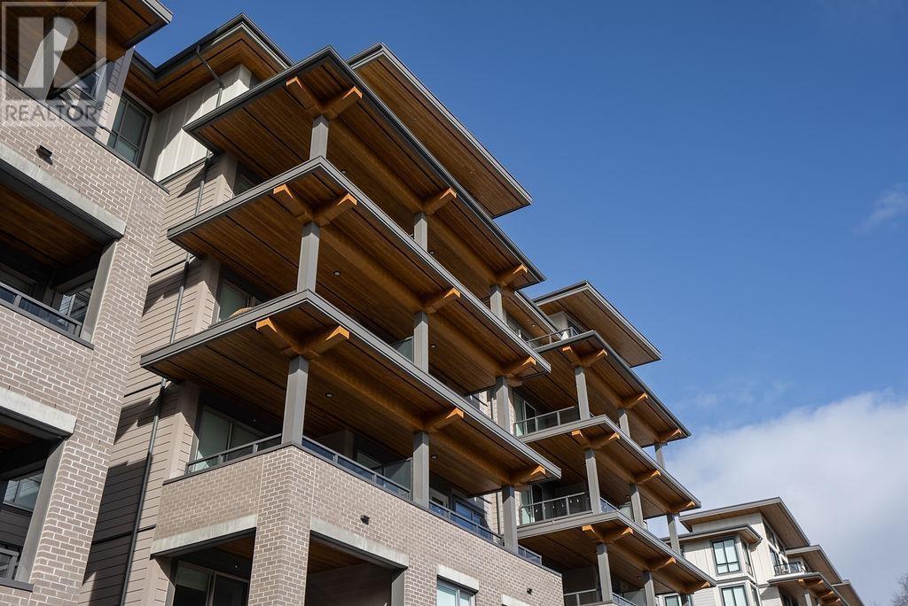 301 7169 14th Avenue, Burnaby, British Columbia  V3N 0H6 - Photo 3 - R2974209