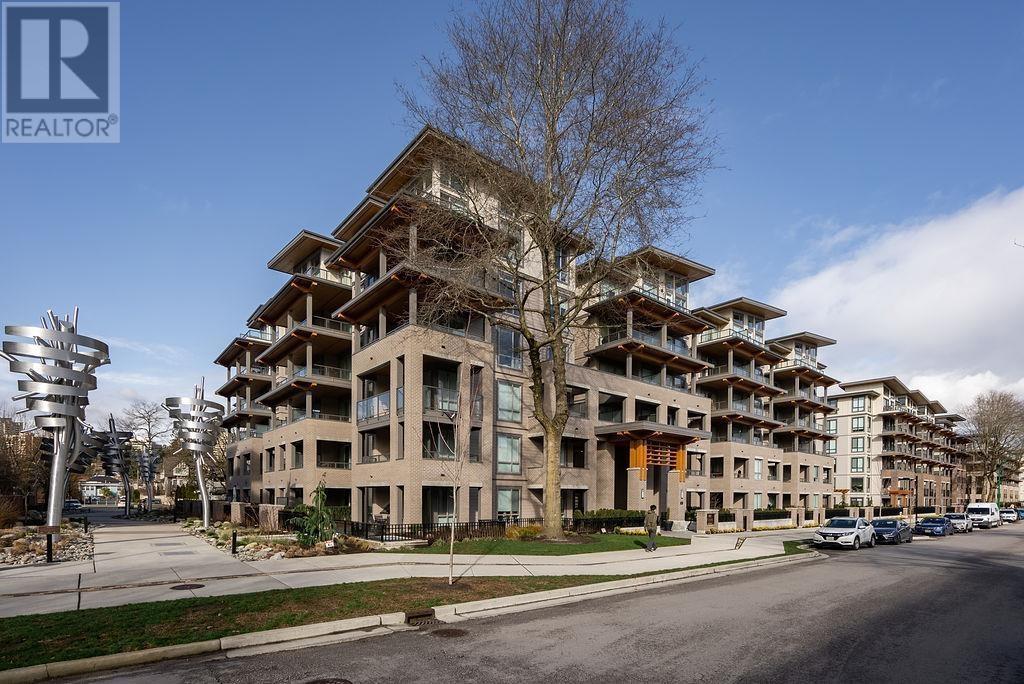 301 7169 14th Avenue, Burnaby, British Columbia  V3N 0H6 - Photo 1 - R2974209