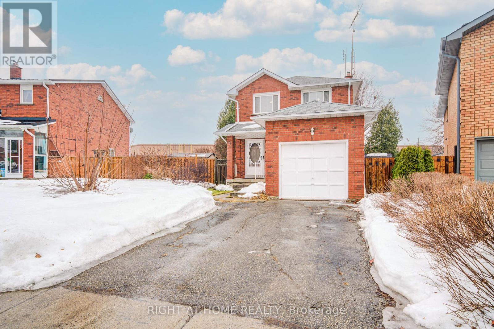 134 Dumfries Avenue, Brampton, Ontario  L6Z 2W9 - Photo 2 - W12003458