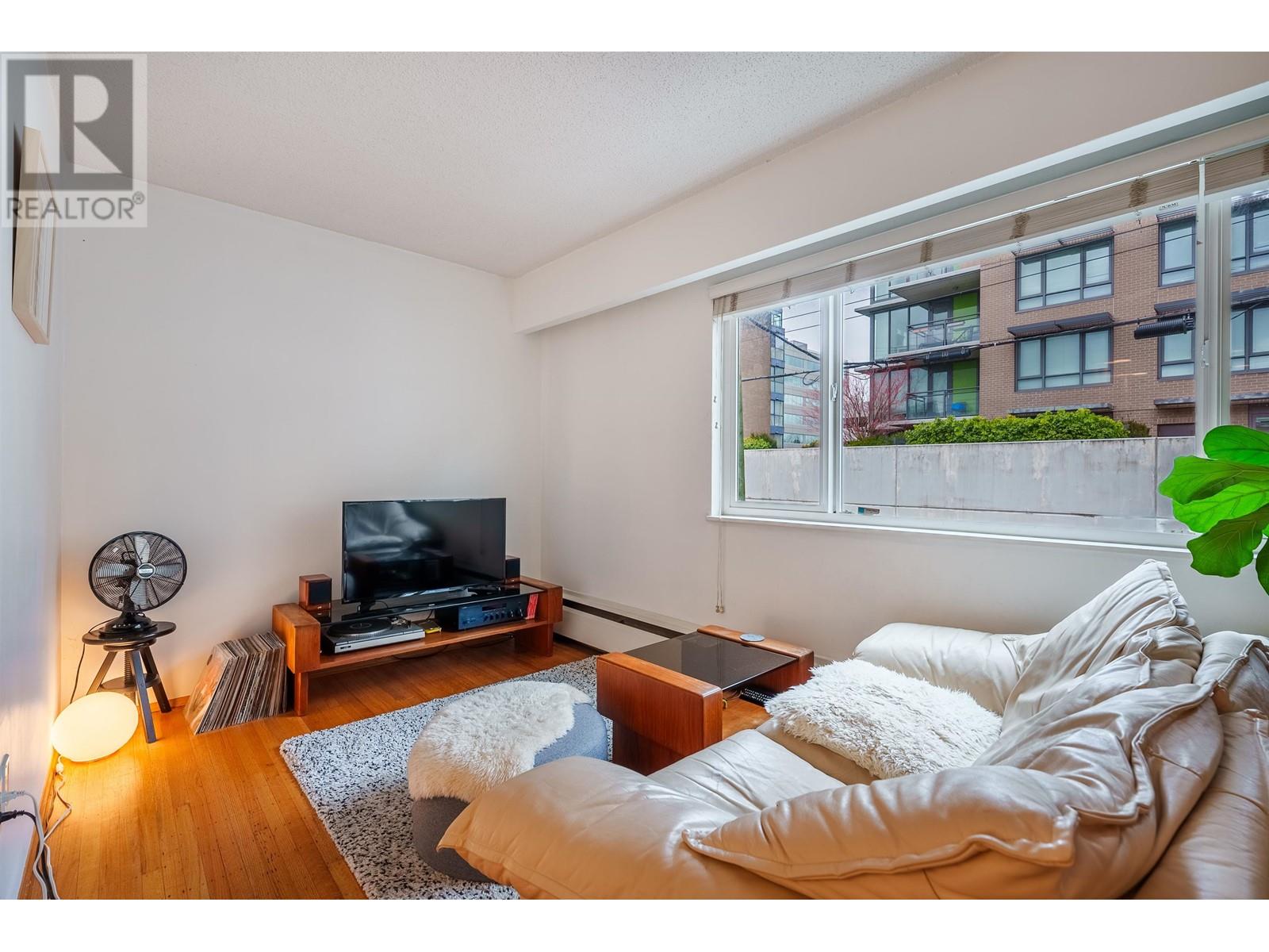 2 1235 W 10th Avenue, Vancouver, British Columbia  V6H 1J5 - Photo 13 - R2974189