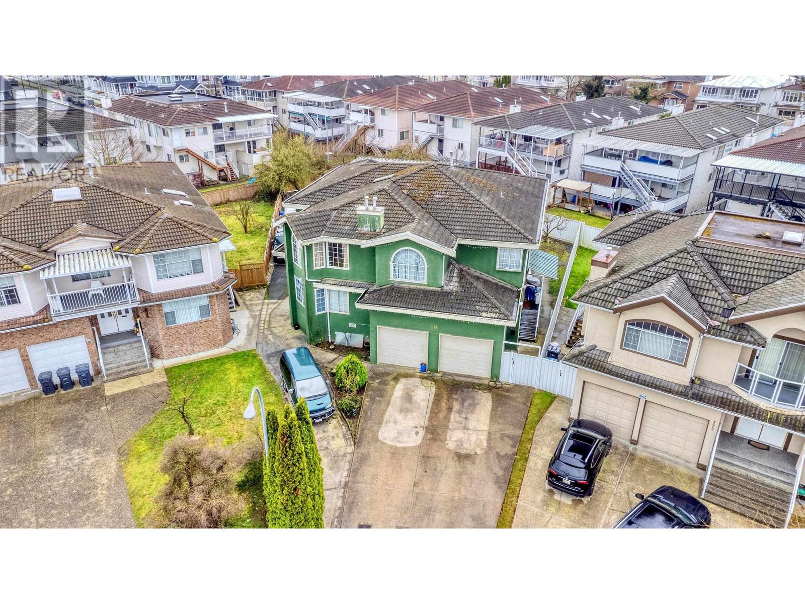 716 Crane Place, New Westminster, British Columbia  V3M 6P5 - Photo 2 - R2971735