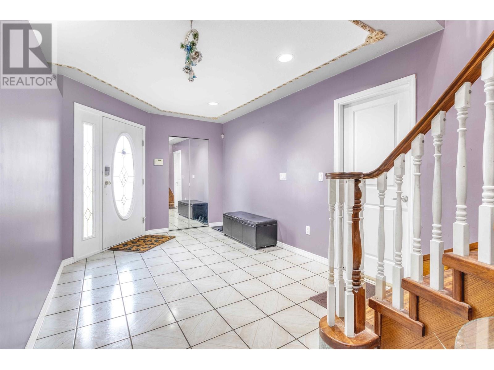 716 Crane Place, New Westminster, British Columbia  V3M 6P5 - Photo 5 - R2971735