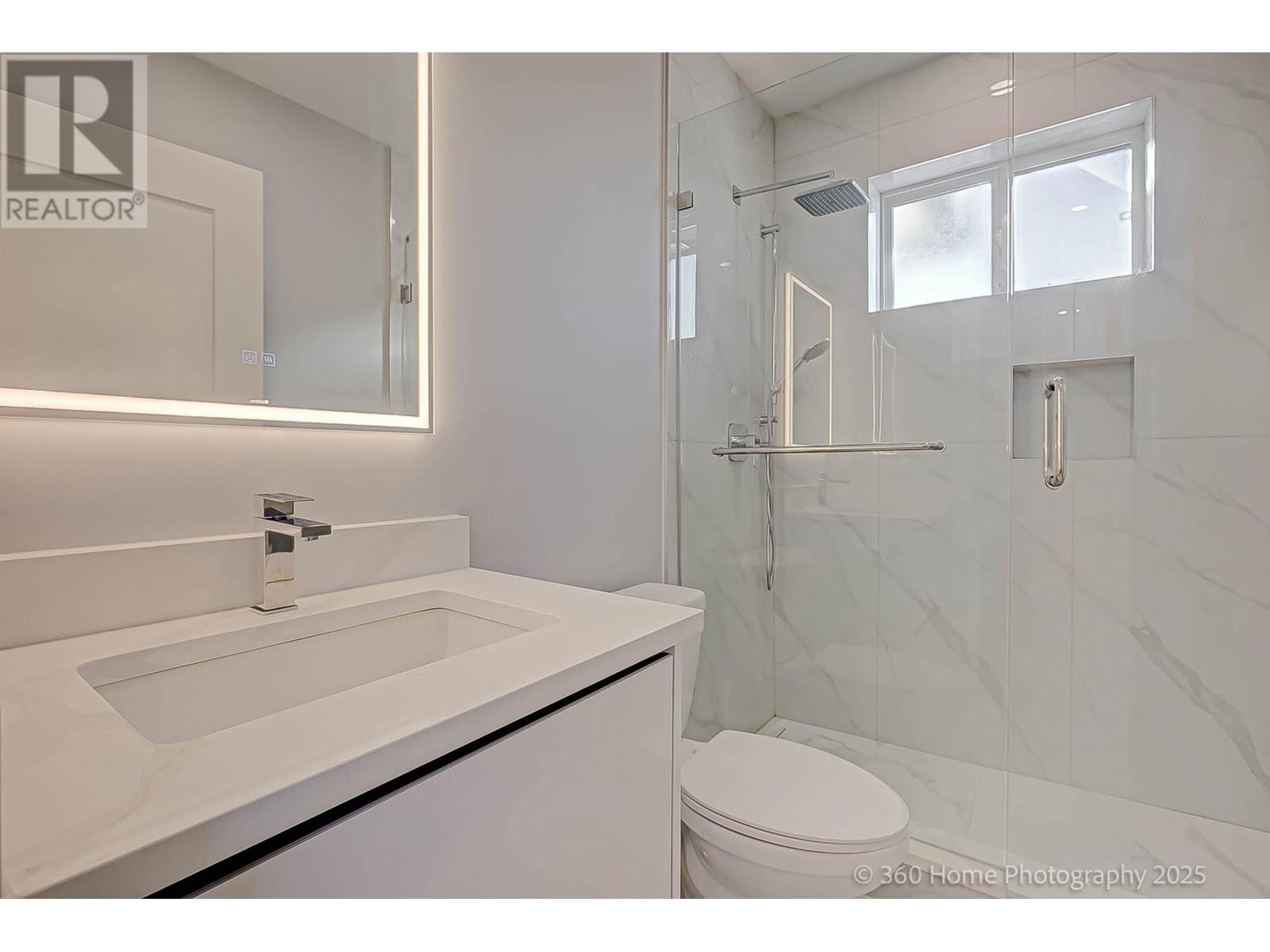 Listing Picture 18 of 33 : 2714 E 56TH AVENUE, Vancouver / 溫哥華 - 魯藝地產 Yvonne Lu Group - MLS Medallion Club Member