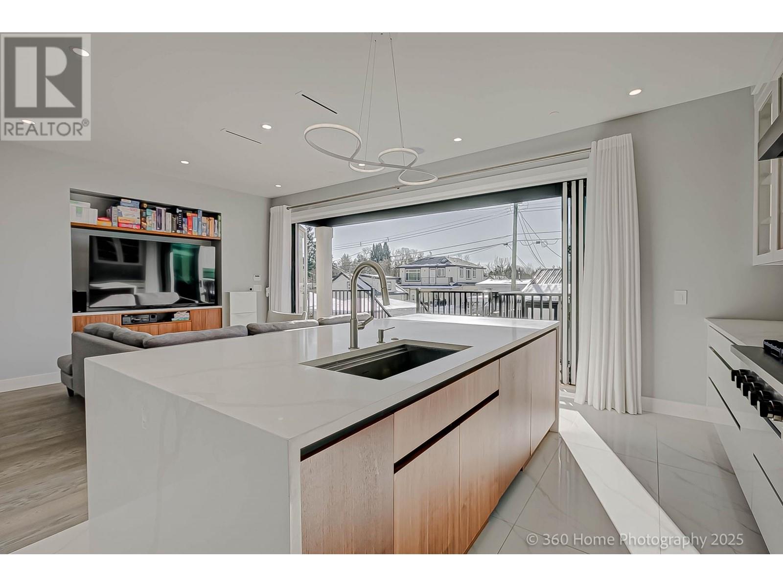 Listing Picture 12 of 33 : 2714 E 56TH AVENUE, Vancouver / 溫哥華 - 魯藝地產 Yvonne Lu Group - MLS Medallion Club Member