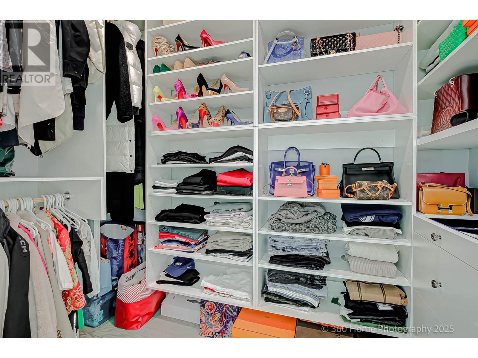 Listing Picture 16 of 33 : 2714 E 56TH AVENUE, Vancouver / 溫哥華 - 魯藝地產 Yvonne Lu Group - MLS Medallion Club Member