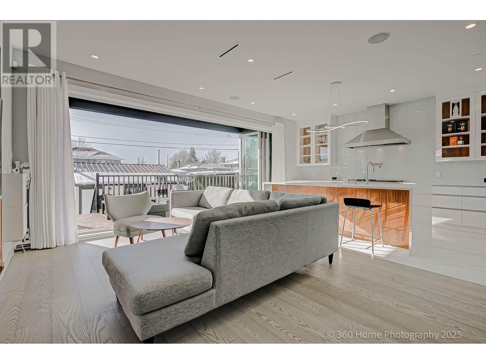 Listing Picture 6 of 33 : 2714 E 56TH AVENUE, Vancouver / 溫哥華 - 魯藝地產 Yvonne Lu Group - MLS Medallion Club Member