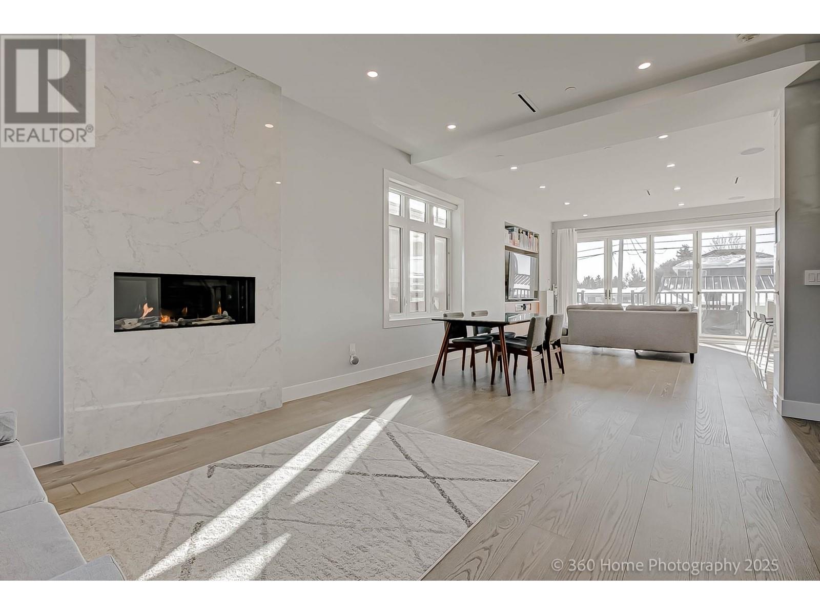 Listing Picture 3 of 33 : 2714 E 56TH AVENUE, Vancouver / 溫哥華 - 魯藝地產 Yvonne Lu Group - MLS Medallion Club Member