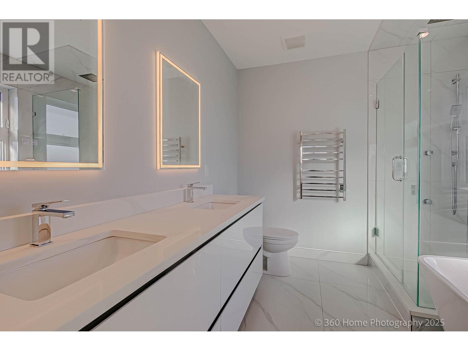 Listing Picture 15 of 33 : 2714 E 56TH AVENUE, Vancouver / 溫哥華 - 魯藝地產 Yvonne Lu Group - MLS Medallion Club Member