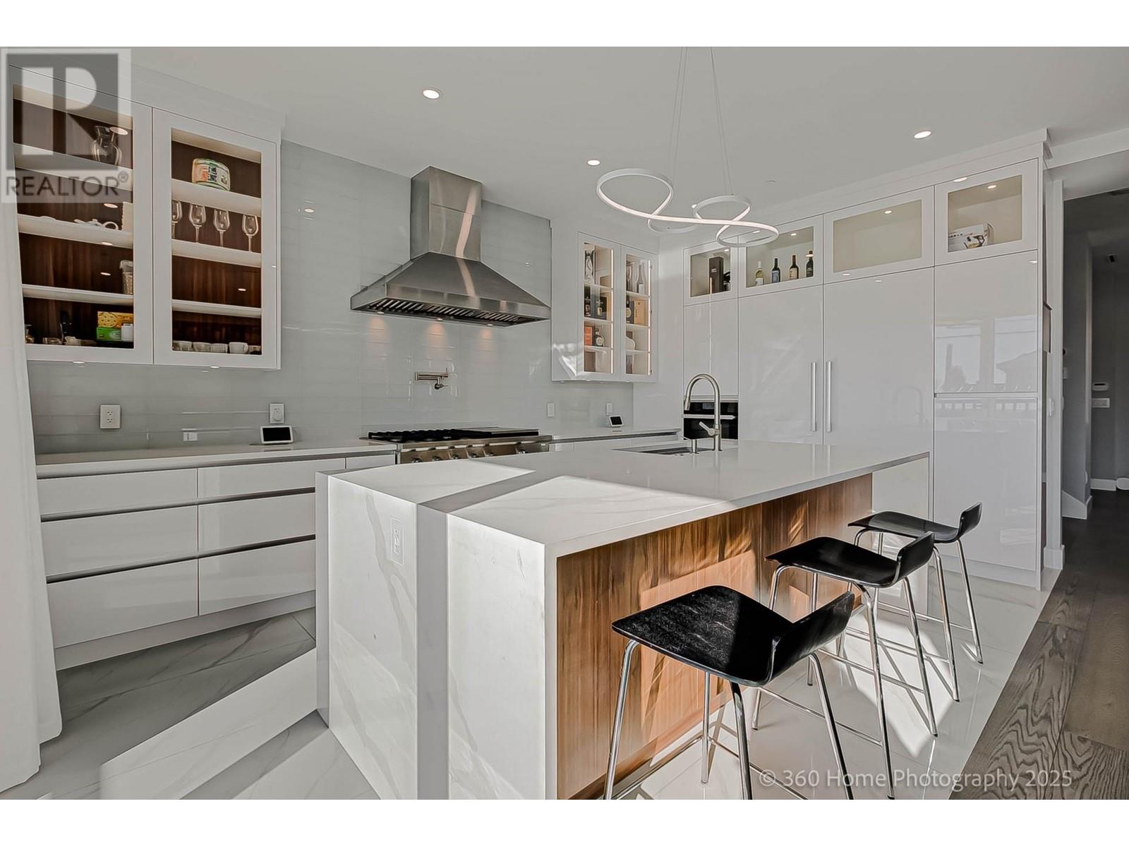 Listing Picture 9 of 33 : 2714 E 56TH AVENUE, Vancouver / 溫哥華 - 魯藝地產 Yvonne Lu Group - MLS Medallion Club Member