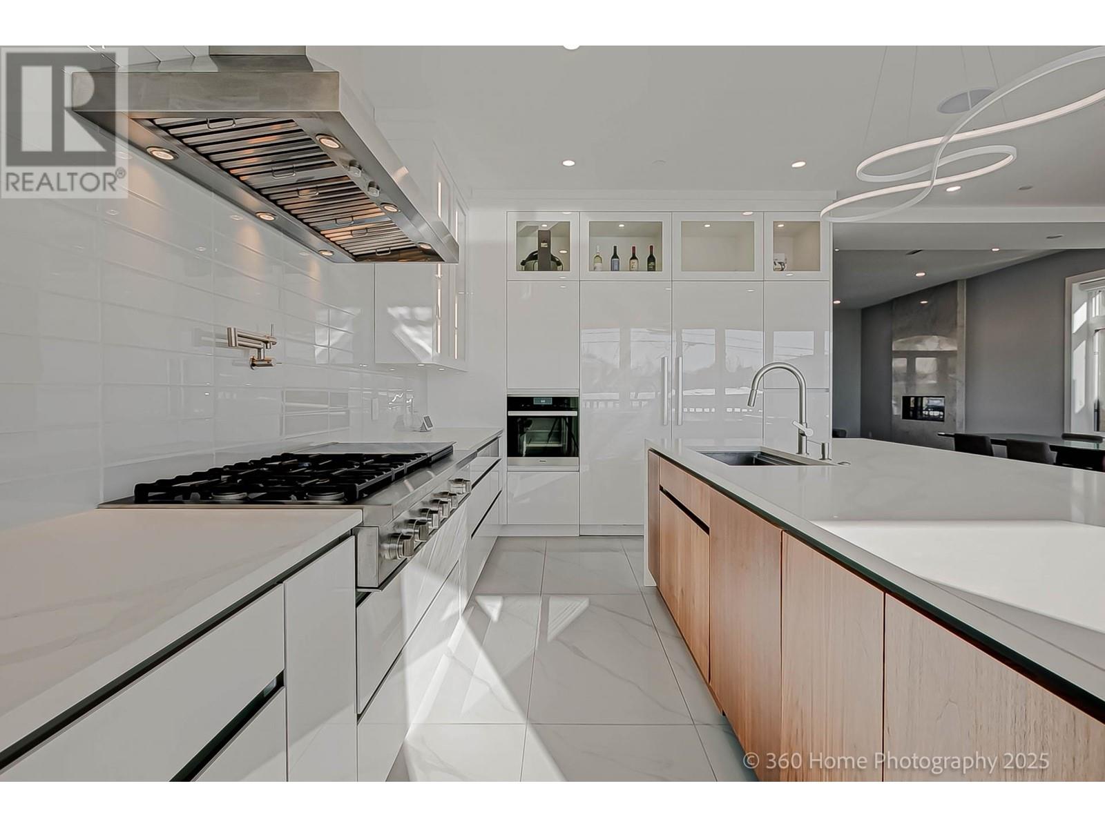 Listing Picture 11 of 33 : 2714 E 56TH AVENUE, Vancouver / 溫哥華 - 魯藝地產 Yvonne Lu Group - MLS Medallion Club Member