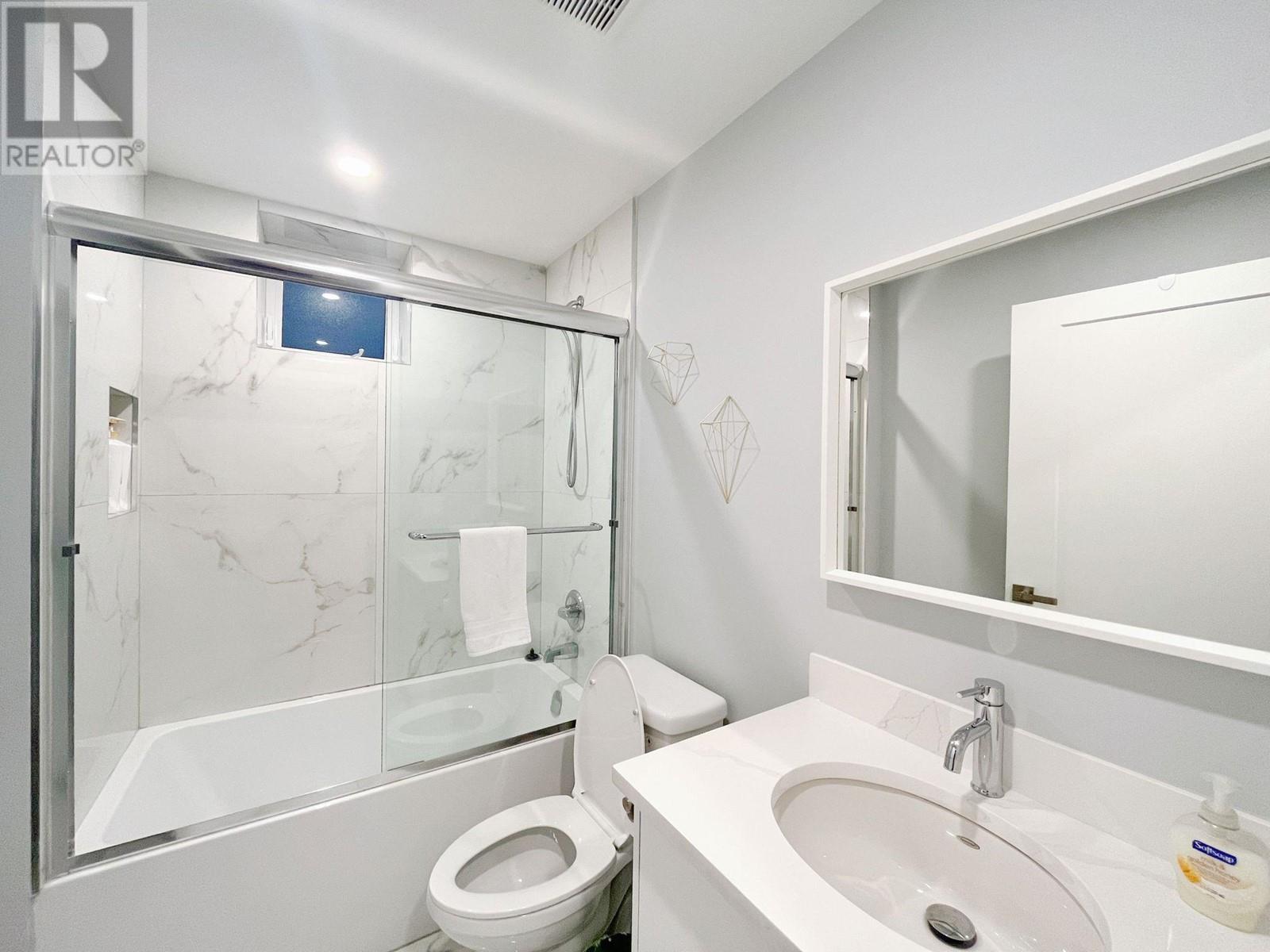 Listing Picture 33 of 33 : 2714 E 56TH AVENUE, Vancouver / 溫哥華 - 魯藝地產 Yvonne Lu Group - MLS Medallion Club Member