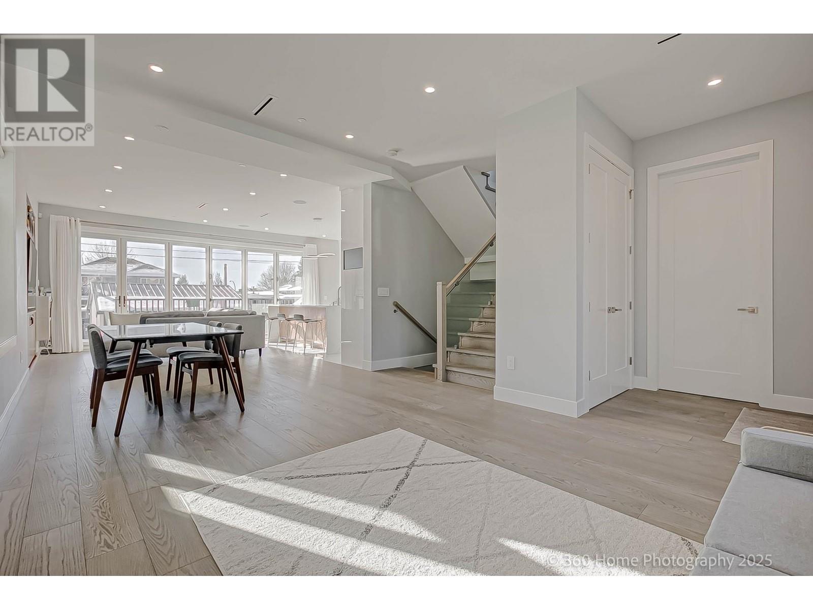 Listing Picture 4 of 33 : 2714 E 56TH AVENUE, Vancouver / 溫哥華 - 魯藝地產 Yvonne Lu Group - MLS Medallion Club Member