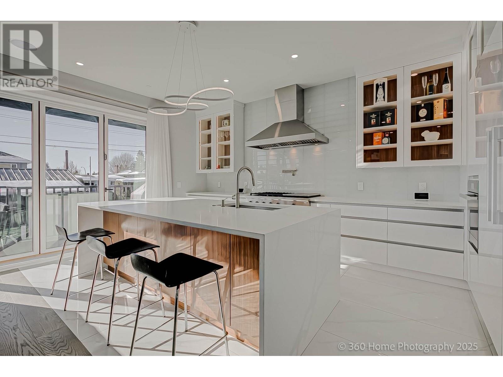 Listing Picture 7 of 33 : 2714 E 56TH AVENUE, Vancouver / 溫哥華 - 魯藝地產 Yvonne Lu Group - MLS Medallion Club Member