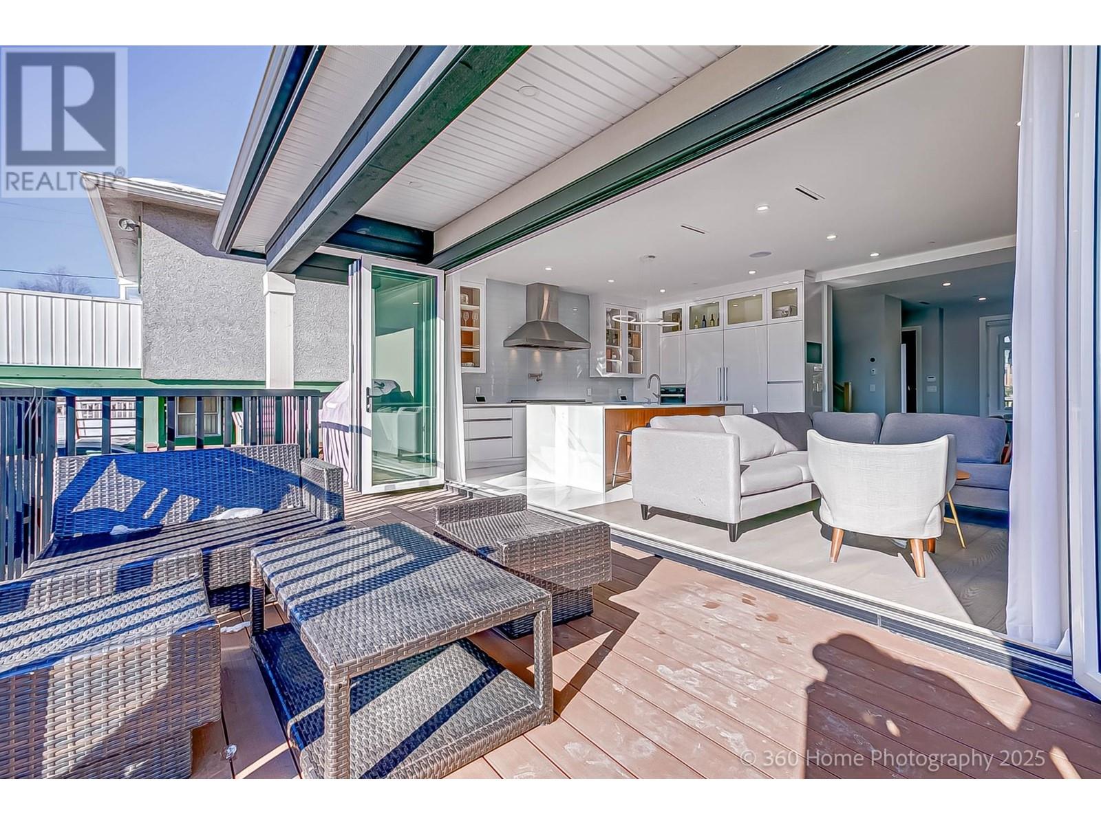 Listing Picture 23 of 33 : 2714 E 56TH AVENUE, Vancouver / 溫哥華 - 魯藝地產 Yvonne Lu Group - MLS Medallion Club Member