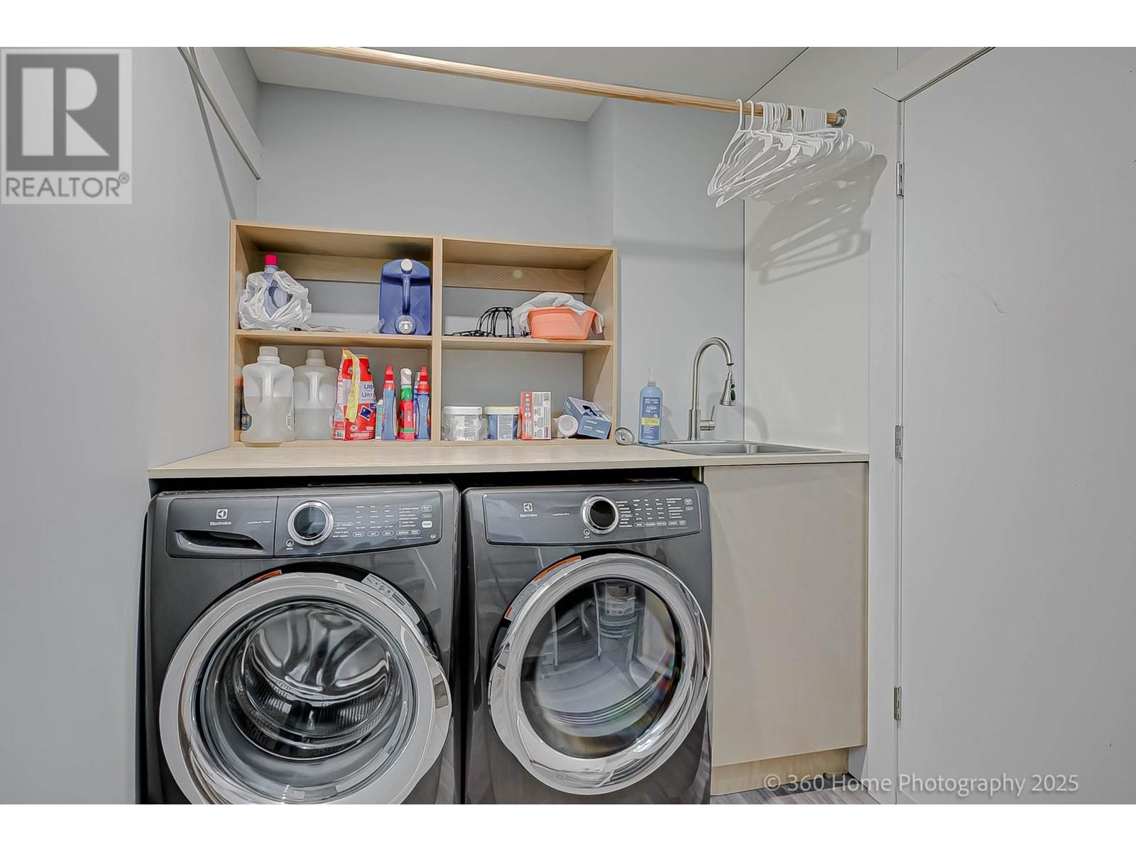 Listing Picture 26 of 33 : 2714 E 56TH AVENUE, Vancouver / 溫哥華 - 魯藝地產 Yvonne Lu Group - MLS Medallion Club Member