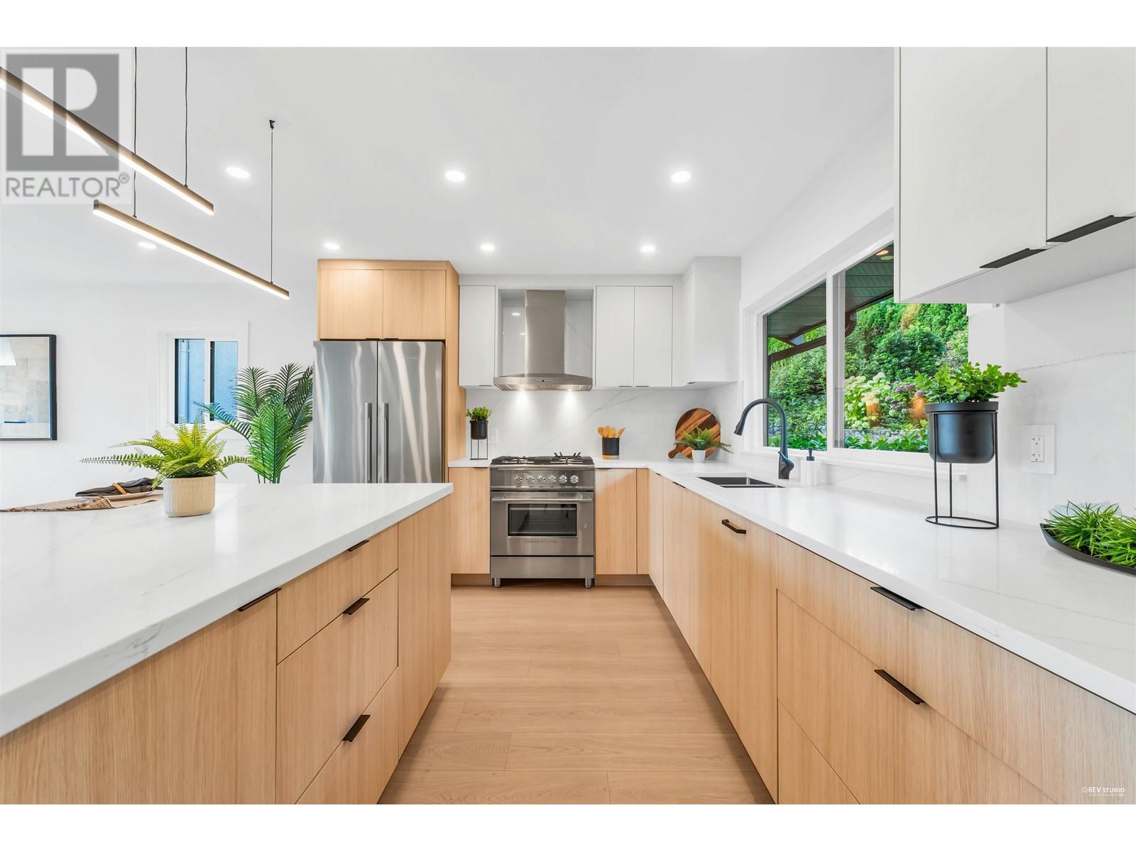 1225 Cloverley Street, North Vancouver, British Columbia  V7L 1N7 - Photo 8 - R2973771