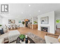 1225 CLOVERLEY STREET, North Vancouver, British Columbia