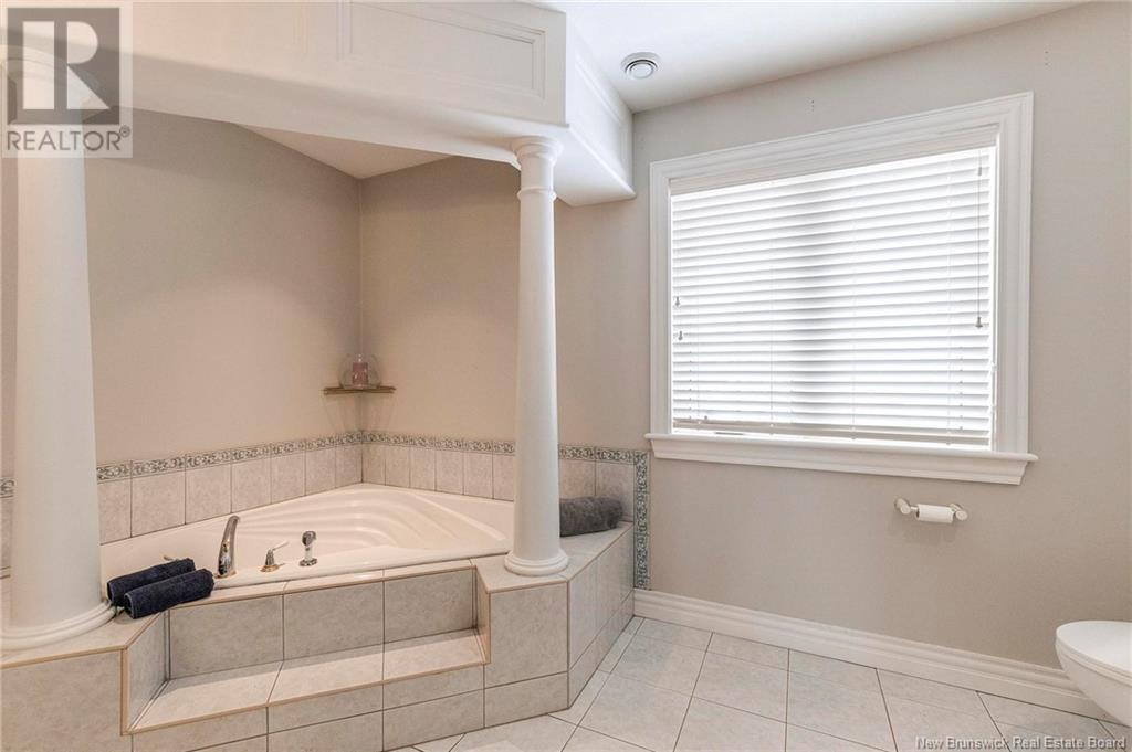 Property at 32 Vanessa Court image 3