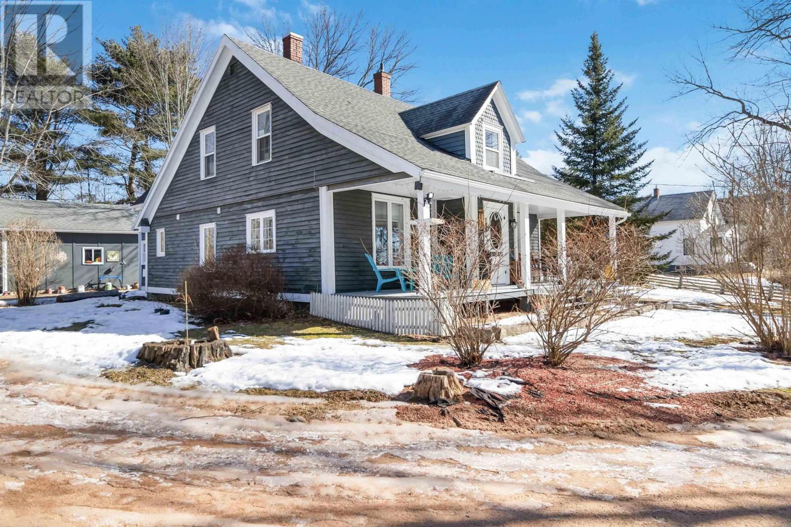 100 Elm Street, Bridgewater, Nova Scotia  B4V 2V4 - Photo 3 - 202504220