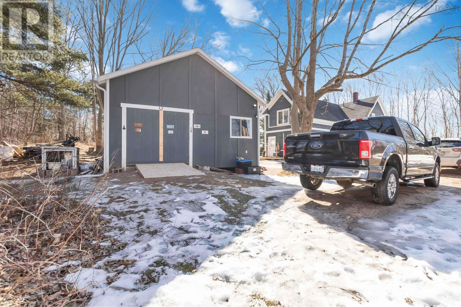 100 Elm Street, Bridgewater, Nova Scotia  B4V 2V4 - Photo 31 - 202504220