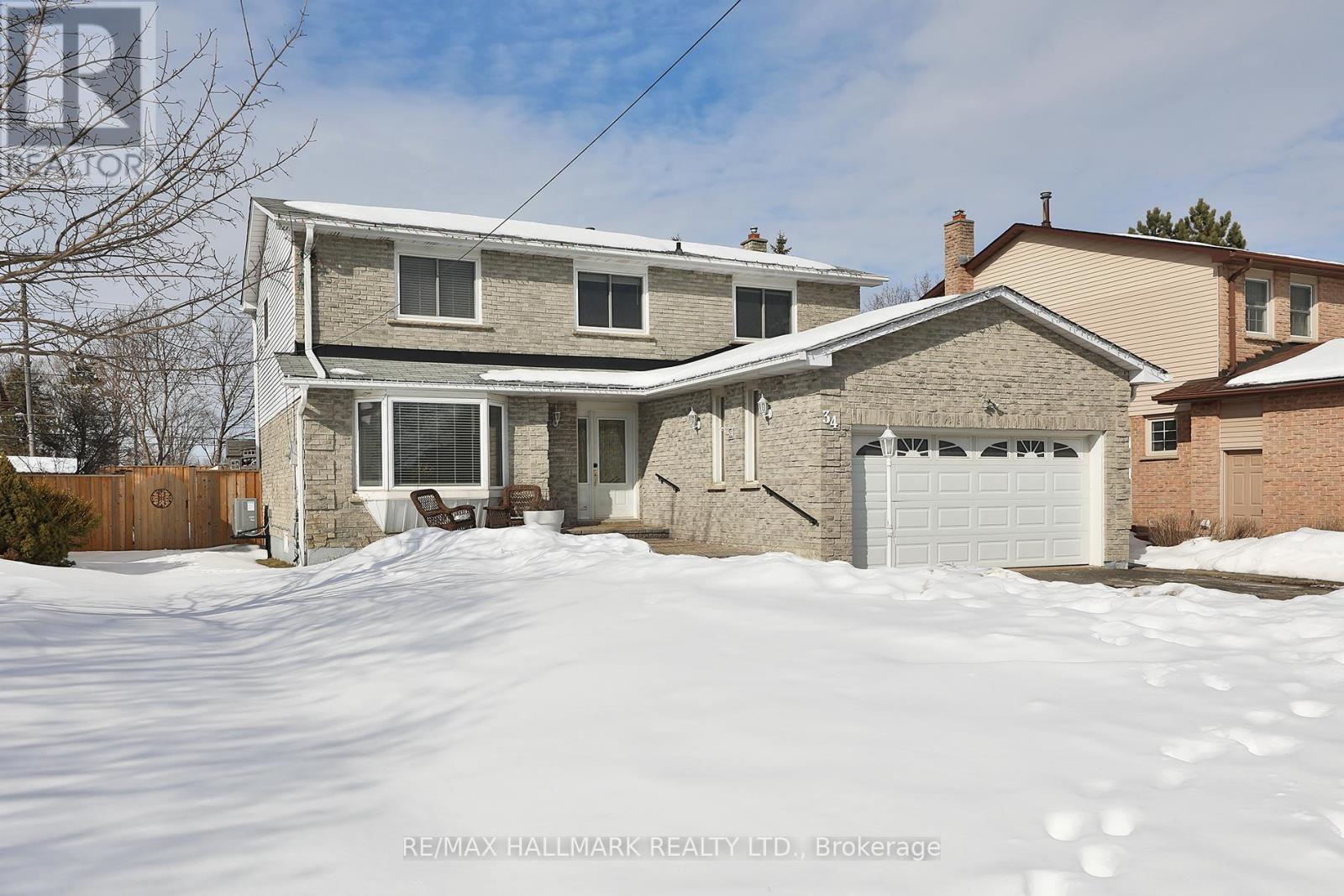 34 MANNING CRESCENT, Newmarket, Ontario