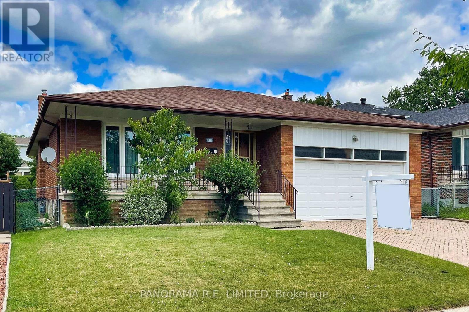 LOWER - 28 LONGBOURNE DRIVE, Toronto, Ontario