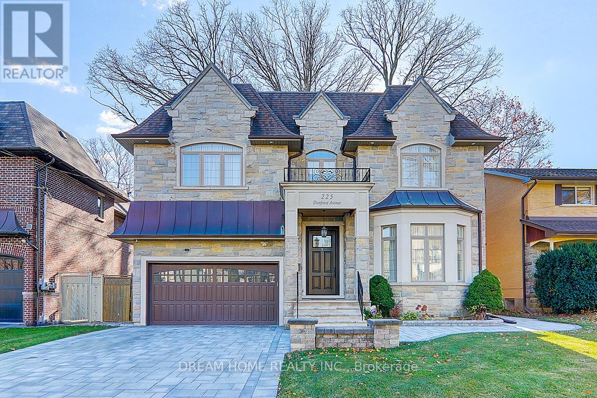 225 DUNFOREST AVENUE, Toronto, Ontario