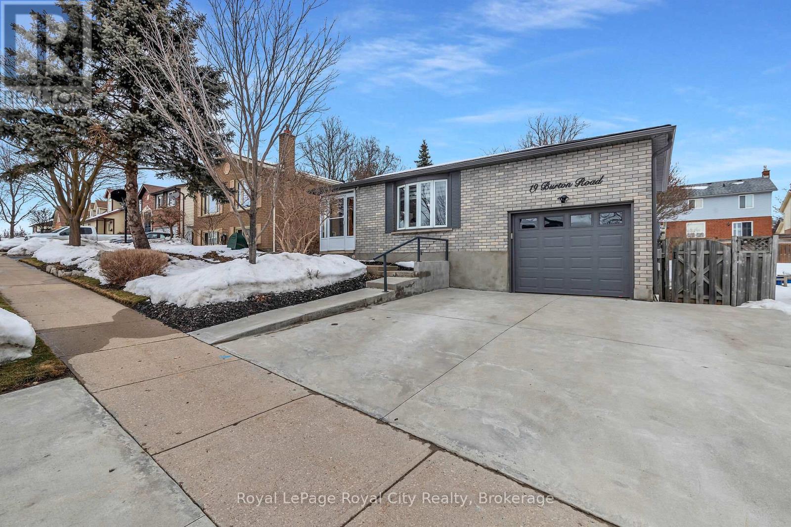 19 Burton Road, Guelph, Ontario  N1H 8A6 - Photo 3 - X12003680