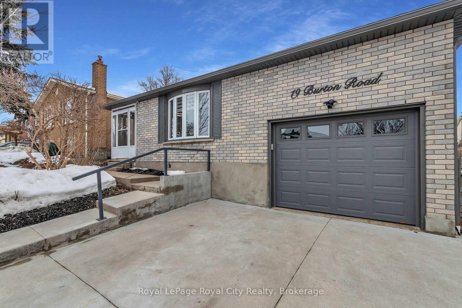 19 Burton Road, Guelph, Ontario  N1H 8A6 - Photo 4 - X12003680