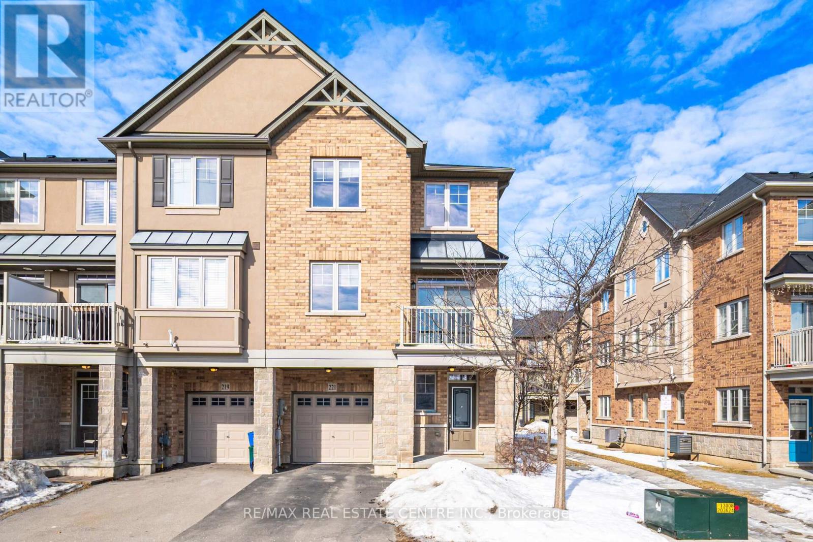 221 WESTBANK TRAIL, Hamilton, Ontario