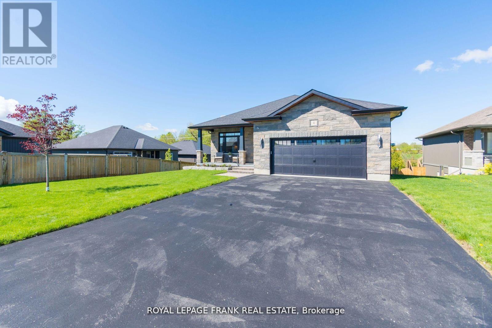 Property at 4 SPARTAN COURT image 2