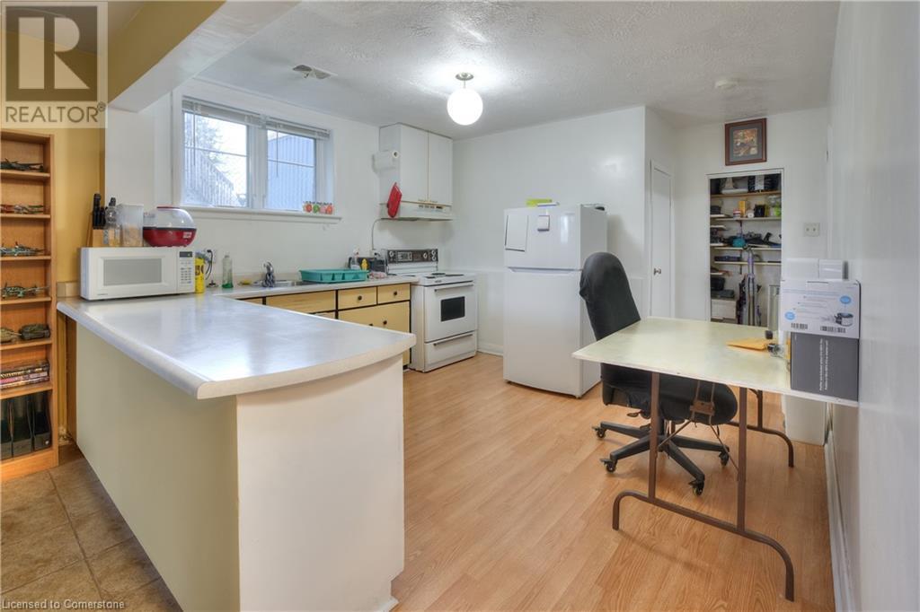 524 Krug Street, Kitchener, Ontario  N2B 1L6 - Photo 33 - 40703657