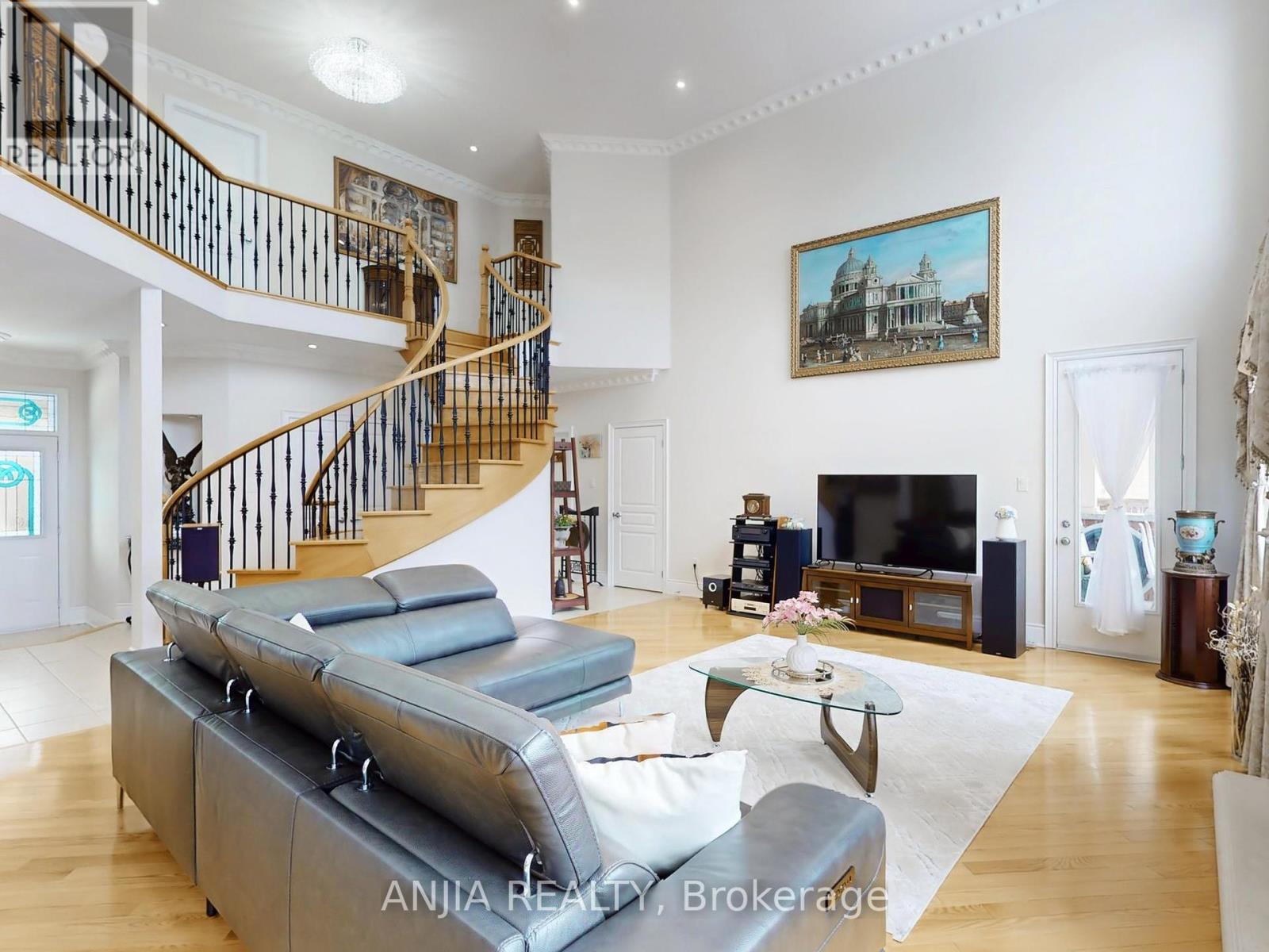 Property at 28 LAKE FOREST DRIVE image 3