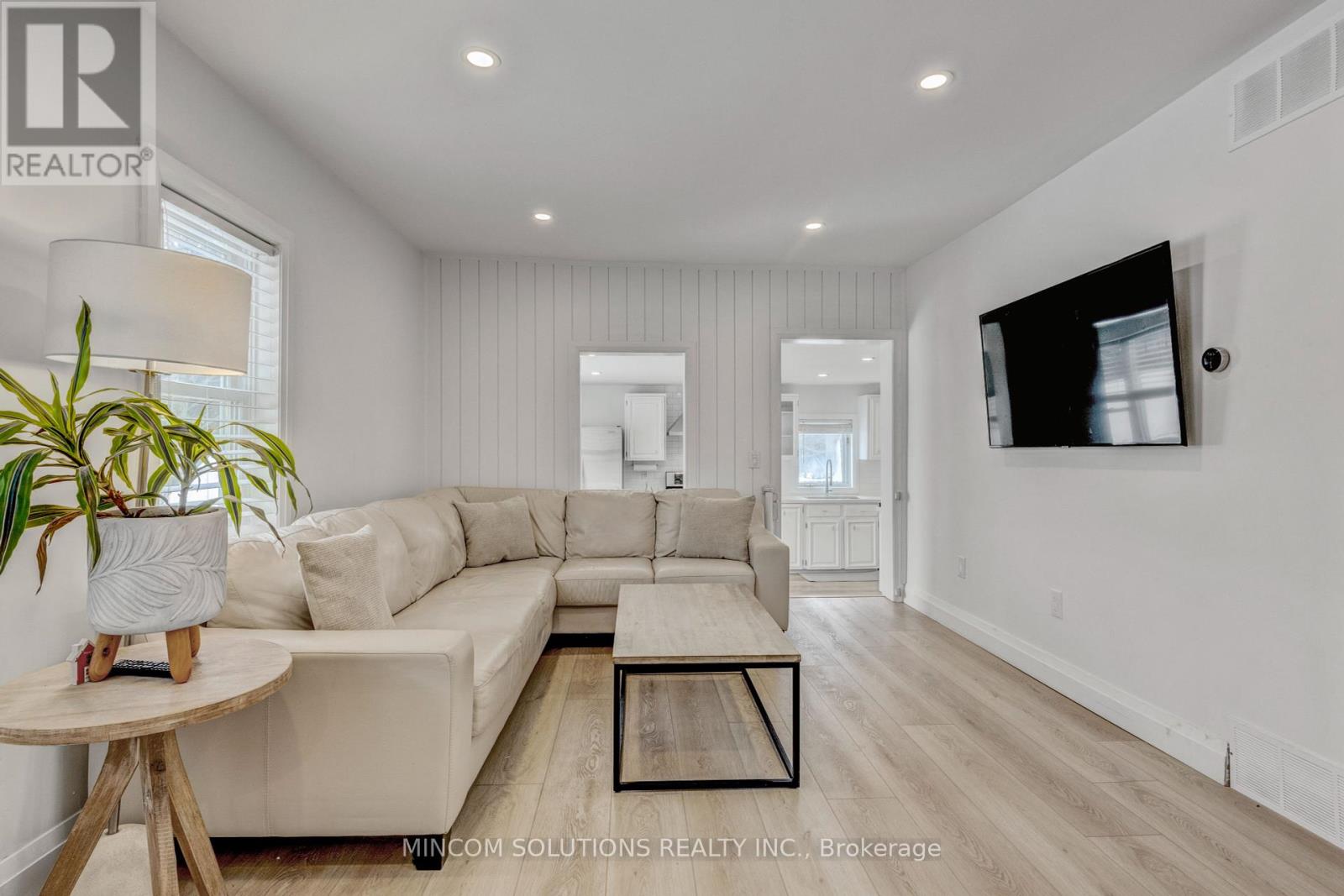 Property at 90 CONFEDERATION STREET N image 4