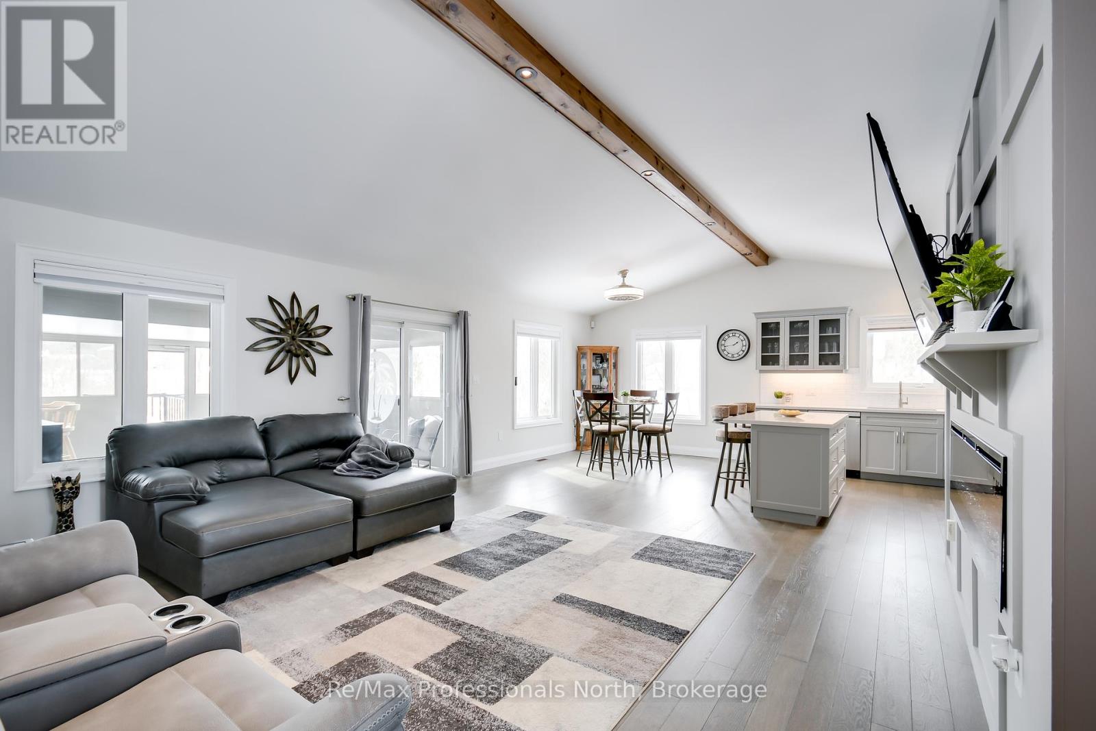 90 Ann Street, Bracebridge, Ontario  P1L 1M1 - Photo 5 - X12003802