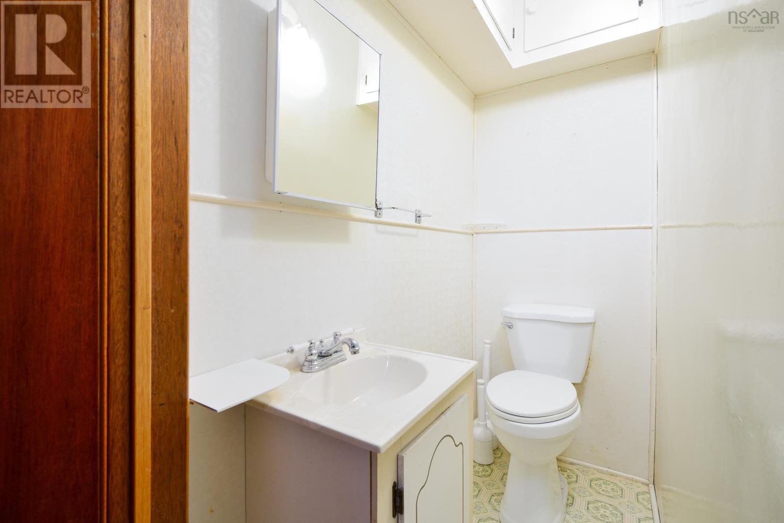 276 Columbia Street, Sydney, Nova Scotia  B1P 4J7 - Photo 7 - 202504269