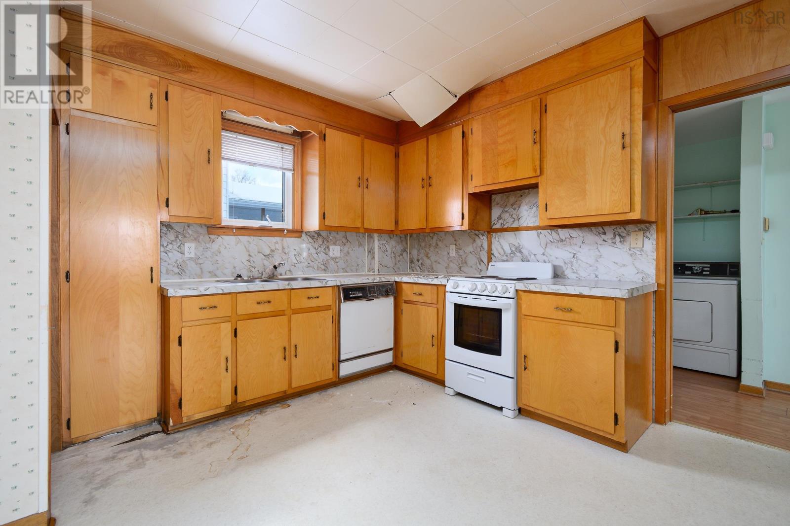 276 Columbia Street, Sydney, Nova Scotia  B1P 4J7 - Photo 9 - 202504269