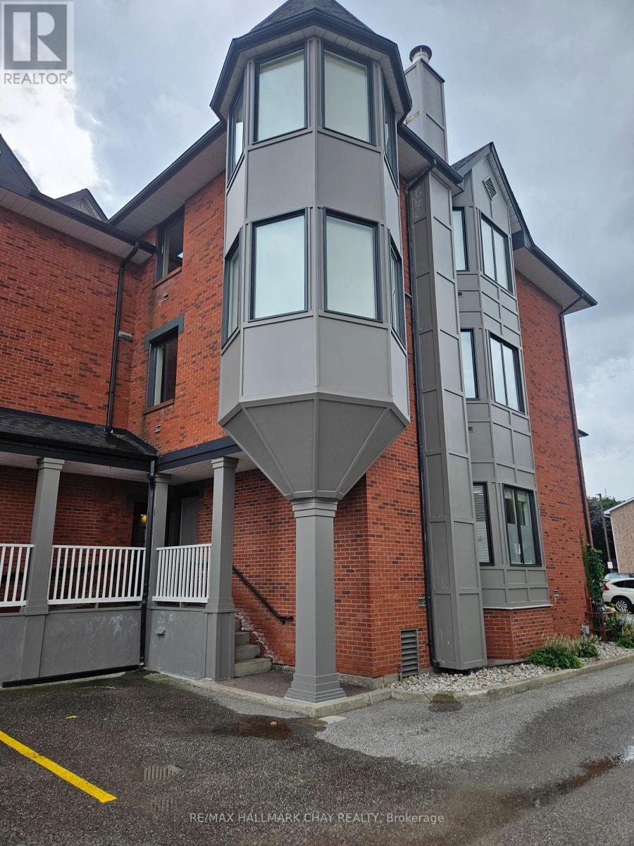 Unit 300 - 152 Bayfield Street, Barrie, Ontario  L4M 3B5 - Photo 3 - S12003905