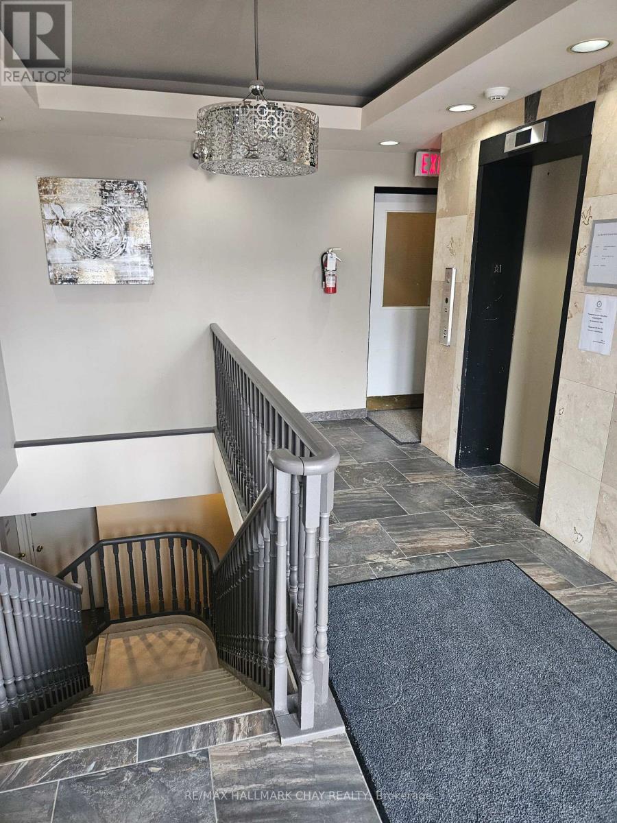 Unit 300 - 152 Bayfield Street, Barrie, Ontario  L4M 3B5 - Photo 4 - S12003905