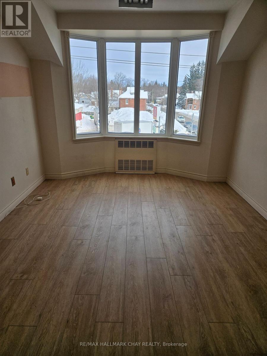 Unit 300 - 152 Bayfield Street, Barrie, Ontario  L4M 3B5 - Photo 9 - S12003905
