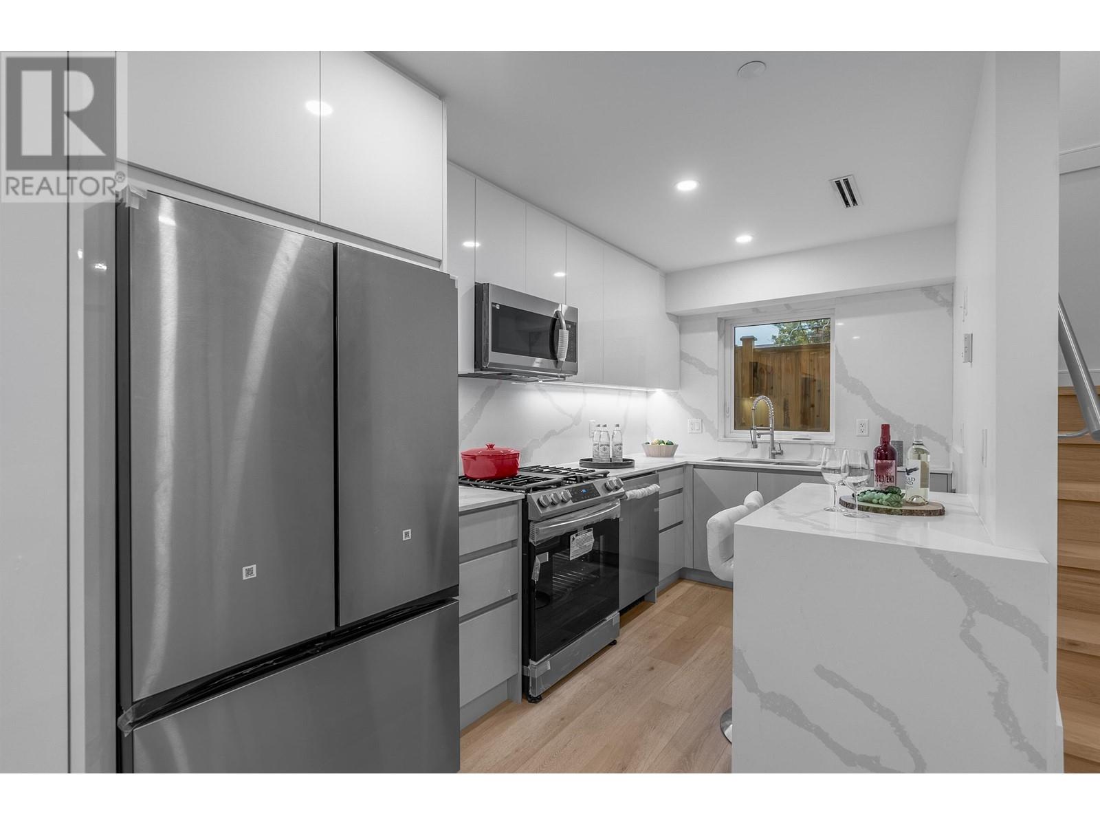 Listing Picture 13 of 36 : 3513 TRIUMPH STREET, Vancouver / 溫哥華 - 魯藝地產 Yvonne Lu Group - MLS Medallion Club Member