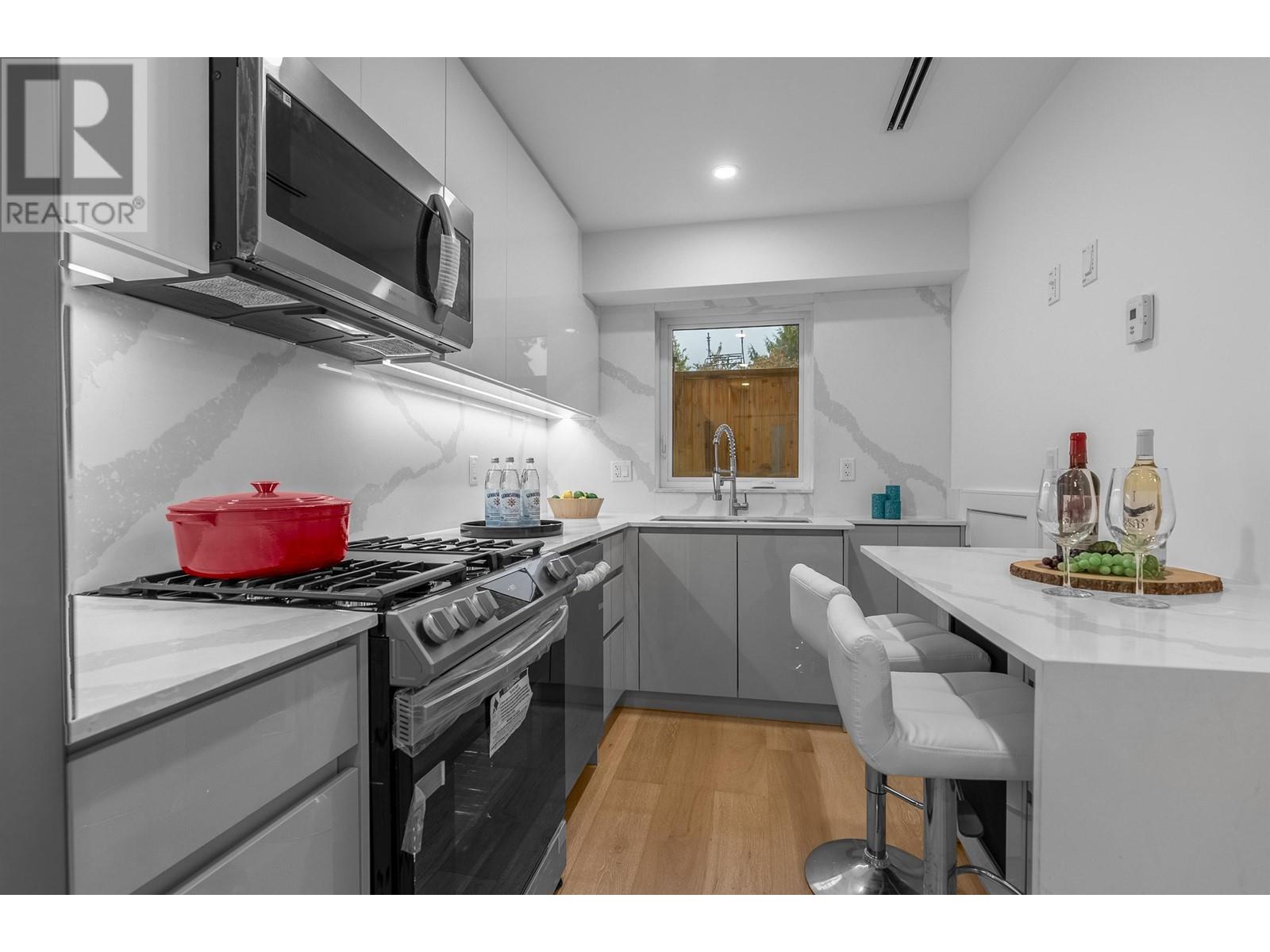 Listing Picture 14 of 36 : 3513 TRIUMPH STREET, Vancouver / 溫哥華 - 魯藝地產 Yvonne Lu Group - MLS Medallion Club Member