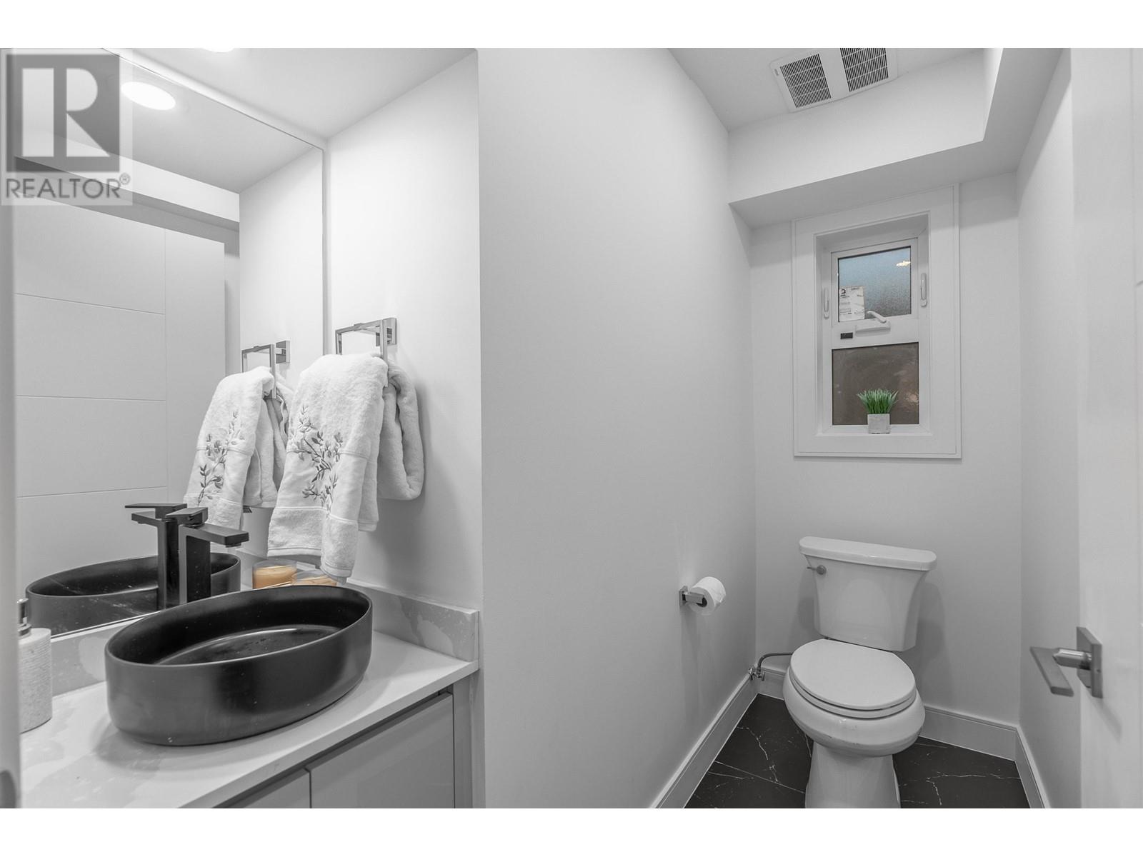 Listing Picture 15 of 36 : 3513 TRIUMPH STREET, Vancouver / 溫哥華 - 魯藝地產 Yvonne Lu Group - MLS Medallion Club Member