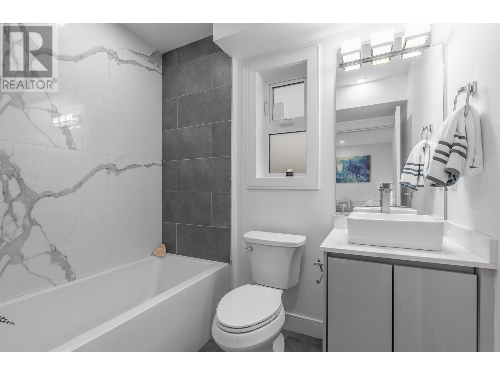 Listing Picture 18 of 36 : 3513 TRIUMPH STREET, Vancouver / 溫哥華 - 魯藝地產 Yvonne Lu Group - MLS Medallion Club Member