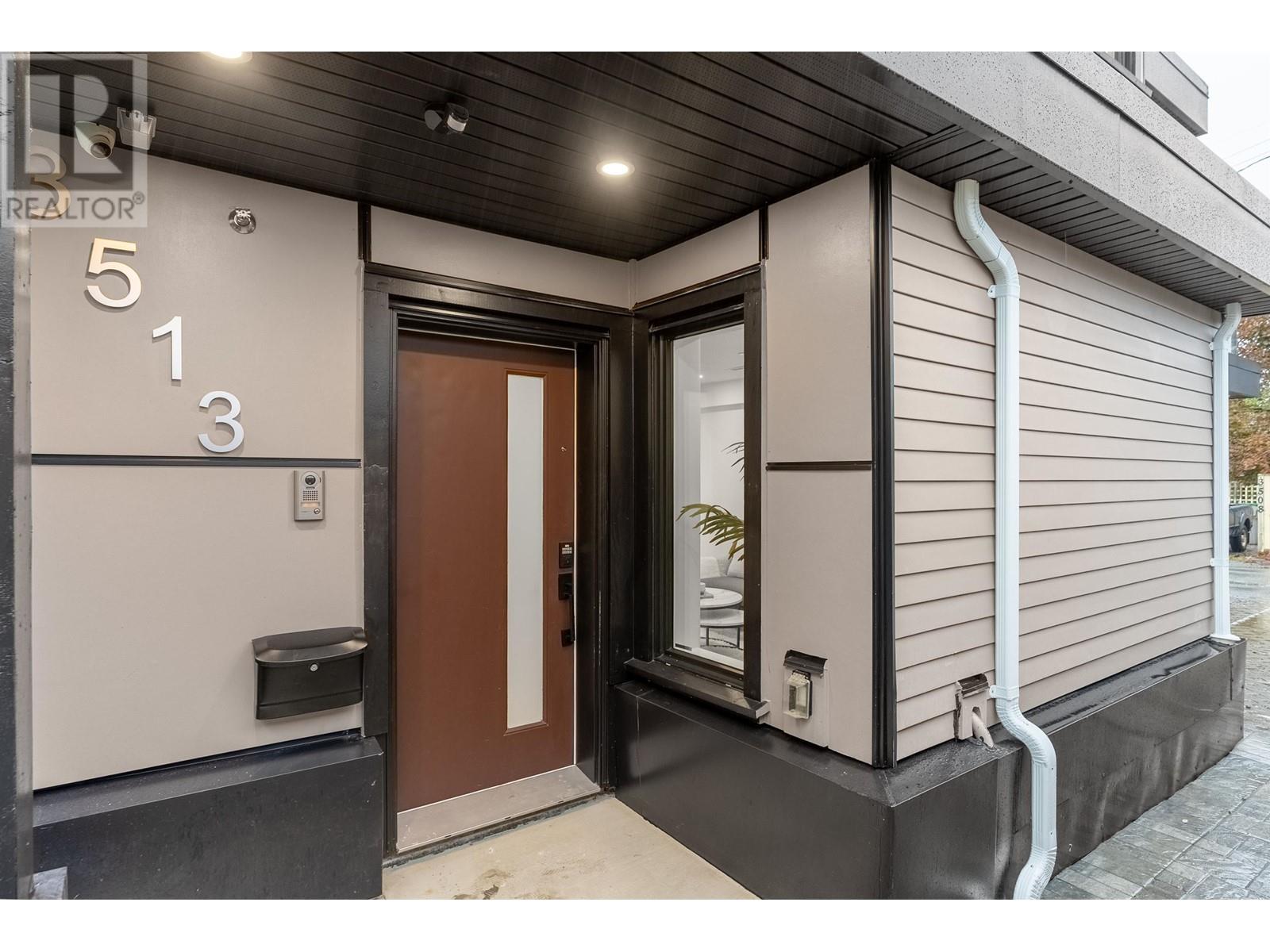 Listing Picture 2 of 36 : 3513 TRIUMPH STREET, Vancouver / 溫哥華 - 魯藝地產 Yvonne Lu Group - MLS Medallion Club Member