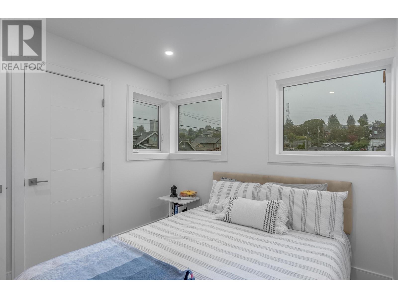 Listing Picture 32 of 36 : 3513 TRIUMPH STREET, Vancouver / 溫哥華 - 魯藝地產 Yvonne Lu Group - MLS Medallion Club Member