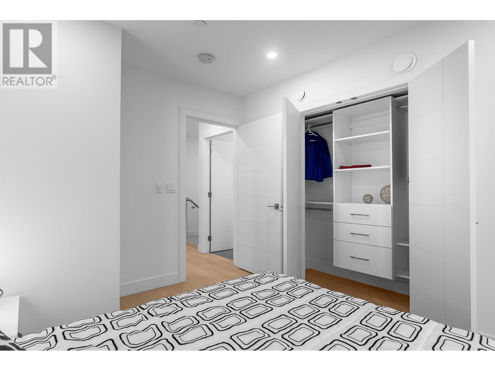 Listing Picture 35 of 36 : 3513 TRIUMPH STREET, Vancouver / 溫哥華 - 魯藝地產 Yvonne Lu Group - MLS Medallion Club Member