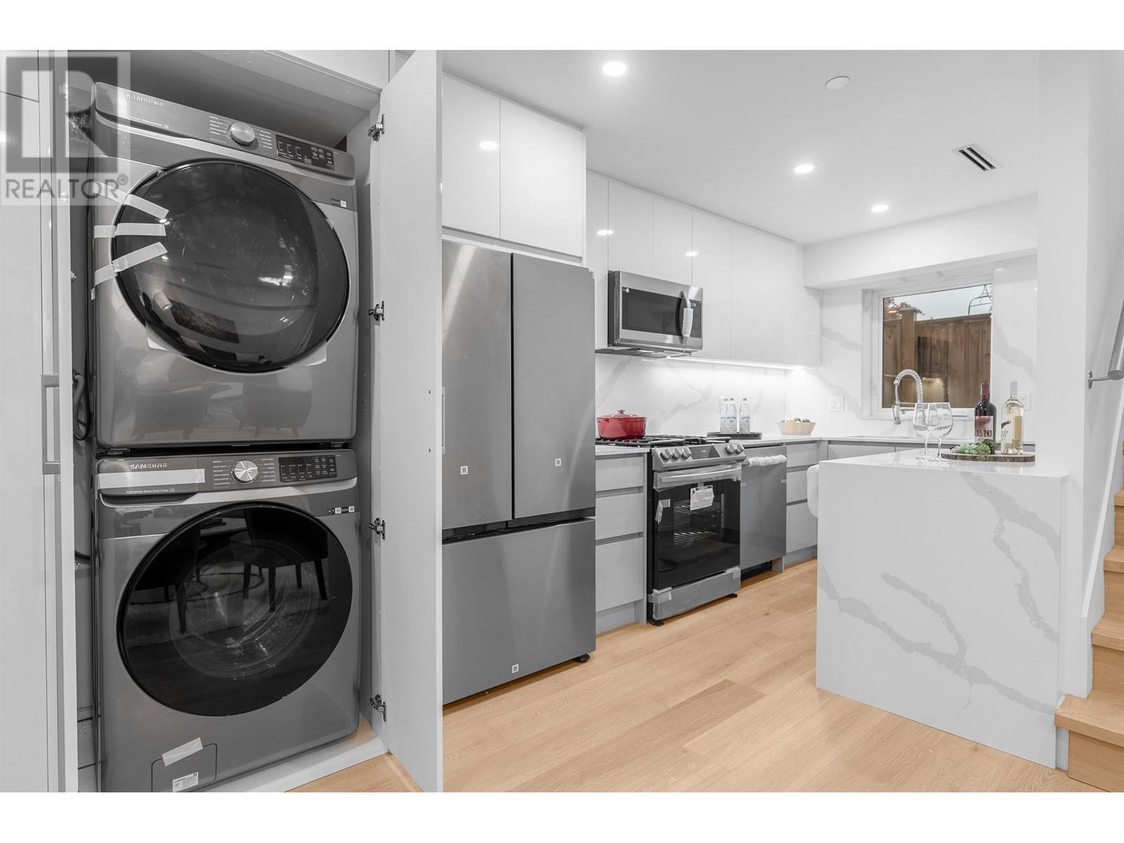 Listing Picture 36 of 36 : 3513 TRIUMPH STREET, Vancouver / 溫哥華 - 魯藝地產 Yvonne Lu Group - MLS Medallion Club Member